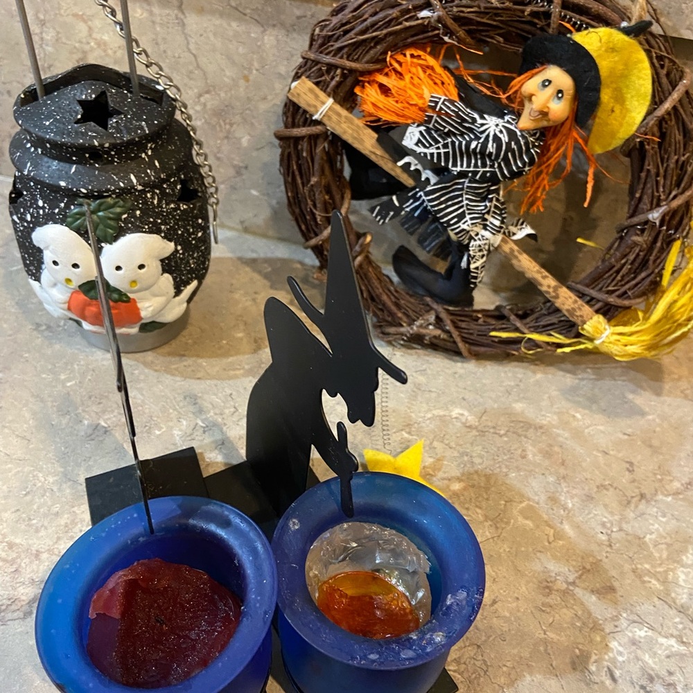 8 piece Halloween bundle - Picture 2 of 16